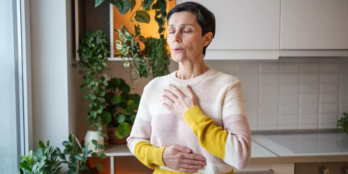 Person practising a gentle breathing exercise representing Dirga Pranayama.